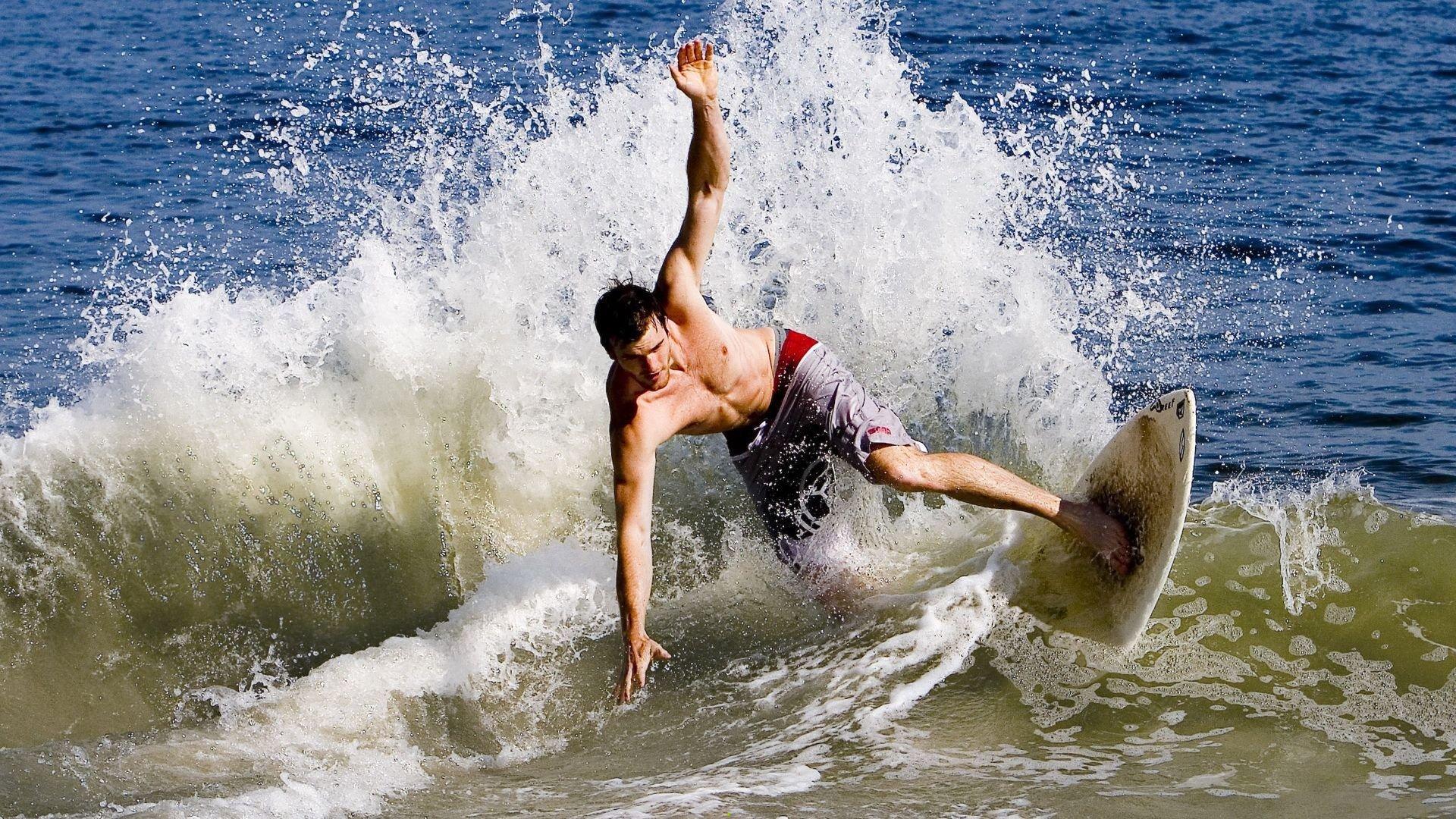 UFC 296上演巅峰对决，爱德华兹成功卫冕次中量级冠军