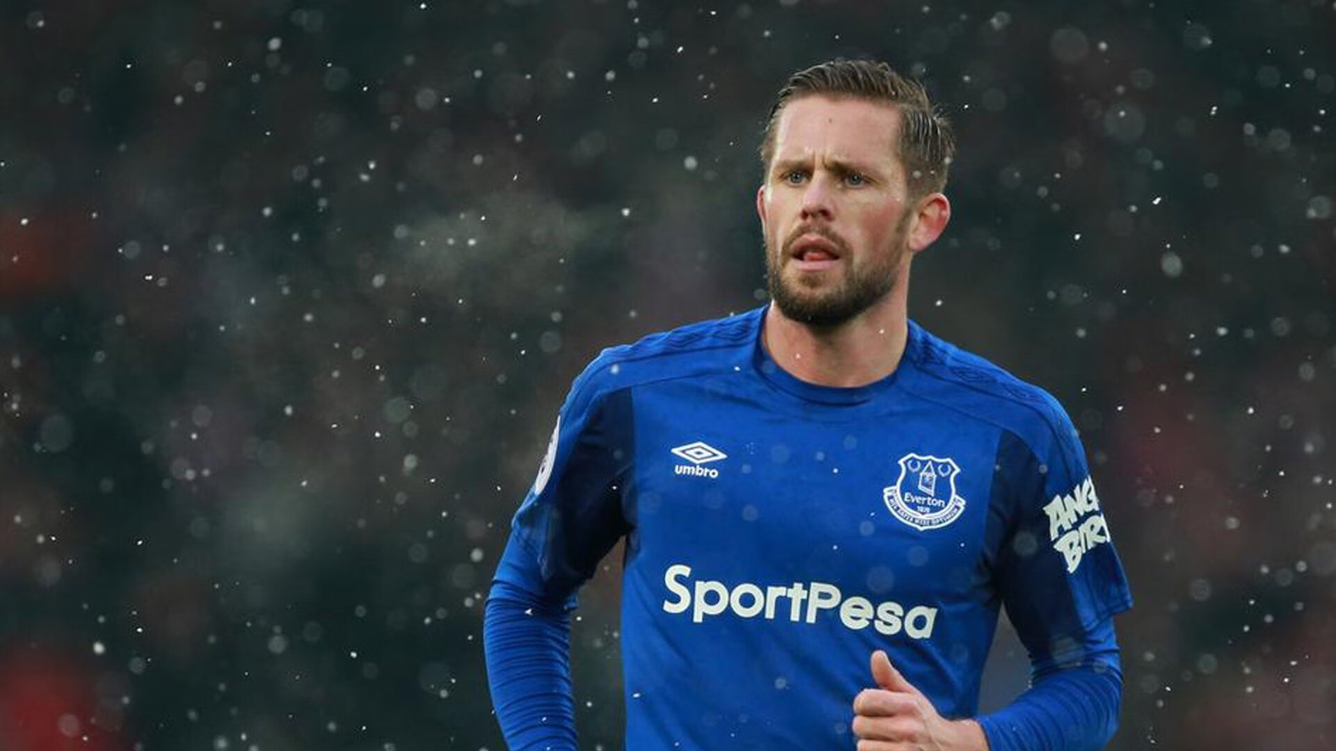 双加时鏖战！湖人险胜勇士，詹姆斯关键三分锁定胜局